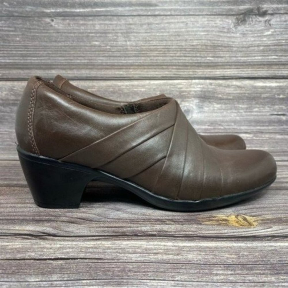 Clarks Collection CHANNING ESSA (15260) Brown  Leather Women’s Size 6.5 Shoes